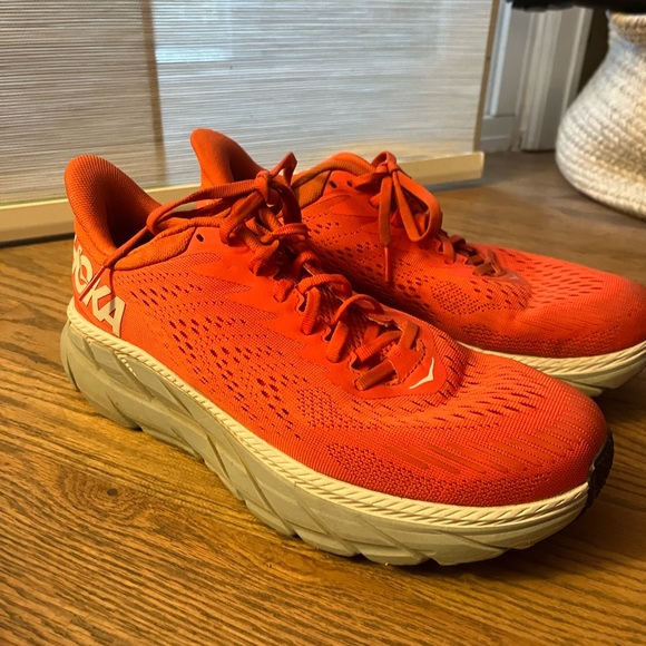 Hoka women’s size 10 Clifton 7 pre owned - Picture 1 of 4